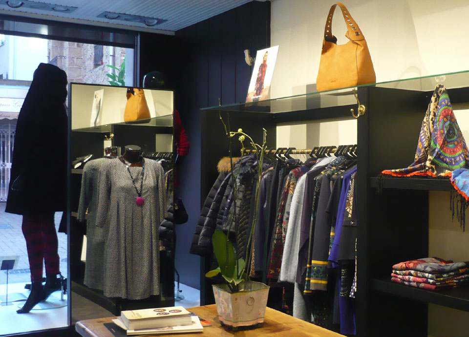 Boutique Mane en Zarautz y San Sebastian Donostia, viste a mujeres que ven la moda como una actitud con las mejores marcas, Aldo Martins, Isabel de Pedro, Blue Blanc Rouge, Didier Parakian, Ottod´Ame, Eklé